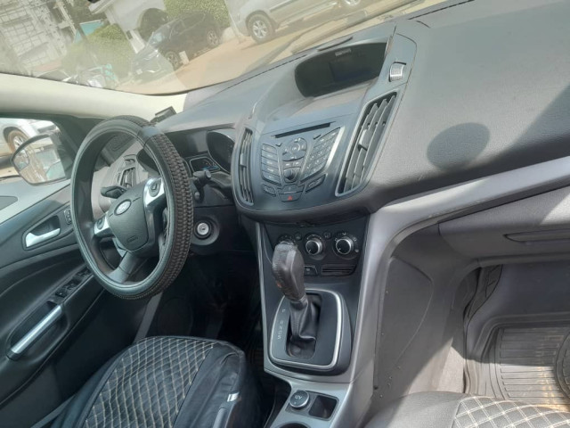 Ford Escape, Voitures, Conakry