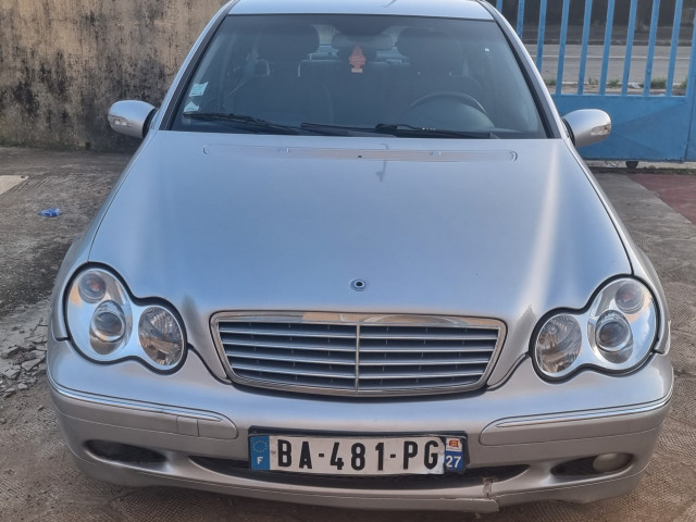 Mercedes-Benz Classe C, Voitures, Conakry