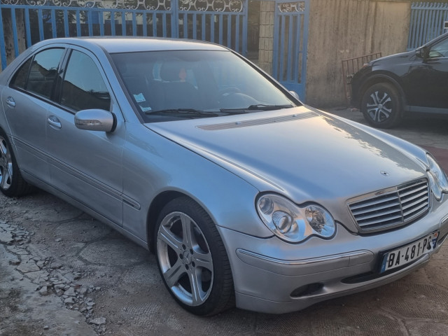 Mercedes-Benz Classe C, Voitures, Conakry