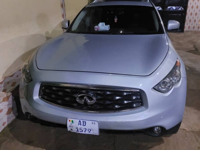 Infinity FX35, Voitures, Conakry