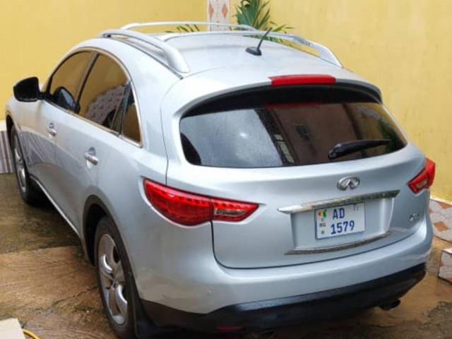 Infinity FX35, Voitures, Conakry