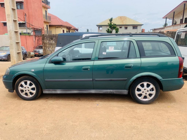Opel Astra, Voitures, Conakry