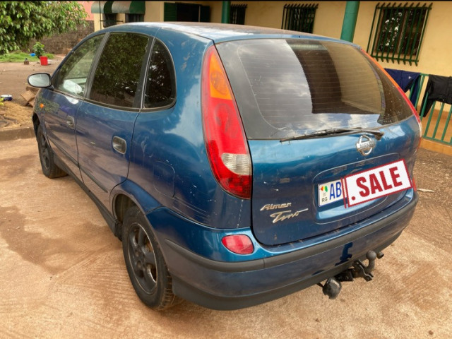 Nissan Almera Tino, Voitures, Conakry