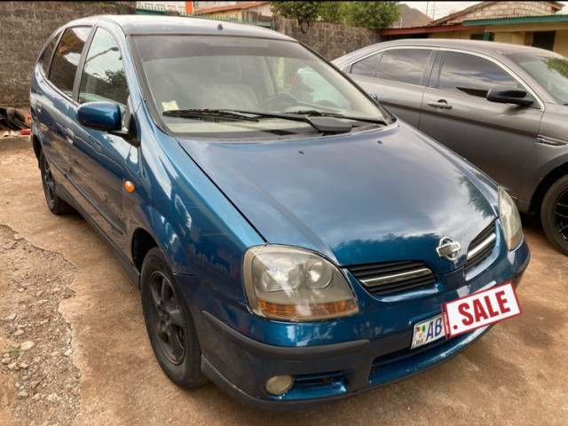 Nissan Almera Tino, Voitures, Conakry