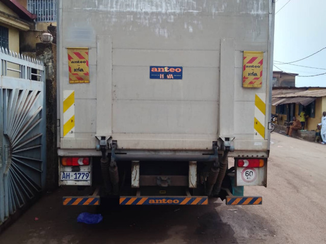Nissan Atleon, Camions - Autobus, Conakry