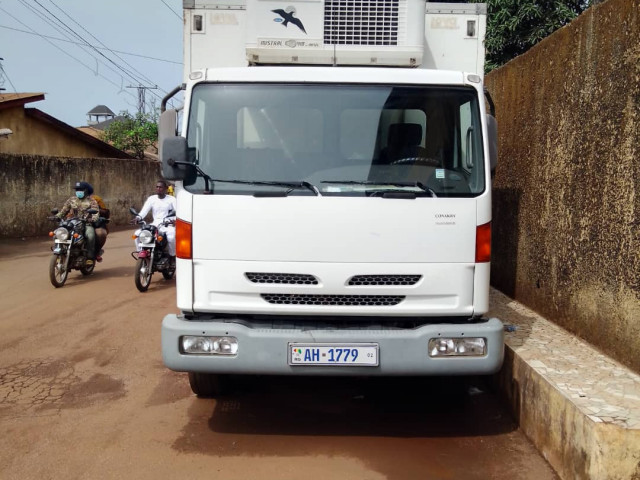 Nissan Atleon, Camions - Autobus, Conakry