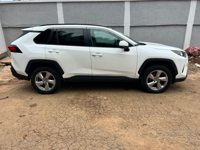 Toyota RAV4, Voitures, Conakry