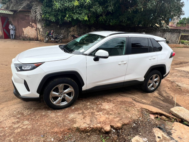 Toyota RAV4, Voitures, Conakry