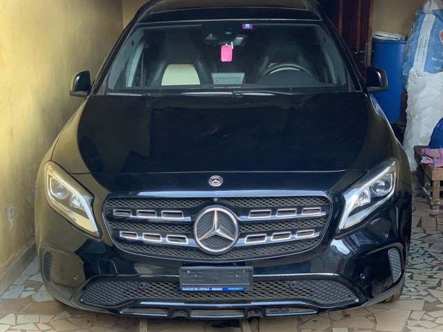 Mercedes-Benz GLA, Voitures, Conakry