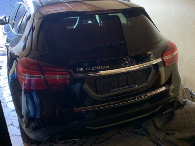 Mercedes-Benz GLA, Voitures, Conakry