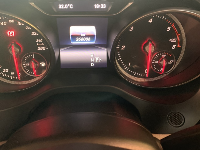 Mercedes-Benz GLA, Voitures, Conakry