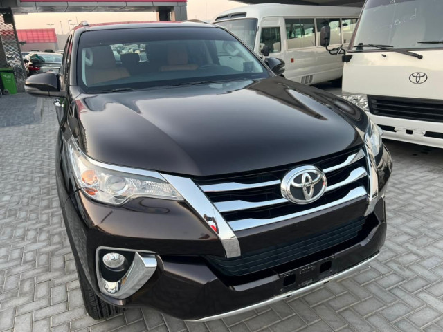 Toyota Fortuner, Voitures, Conakry