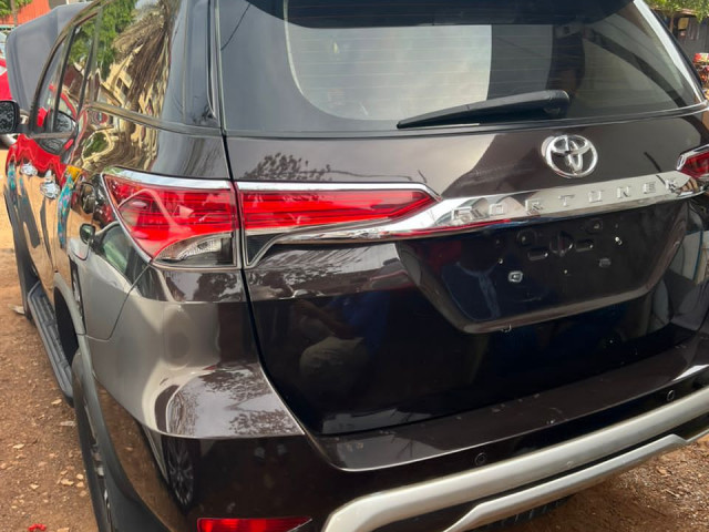 Toyota Fortuner, Voitures, Conakry