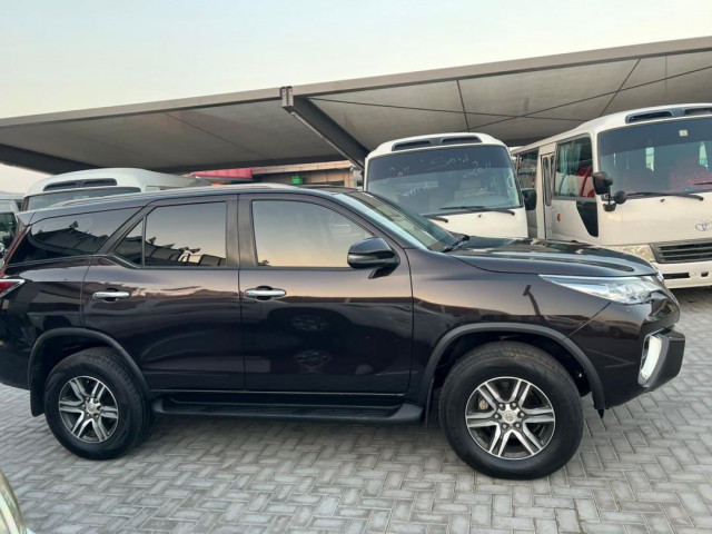 Toyota Fortuner, Voitures, Conakry