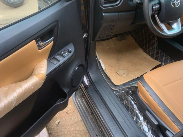 Toyota Fortuner, Voitures, Conakry