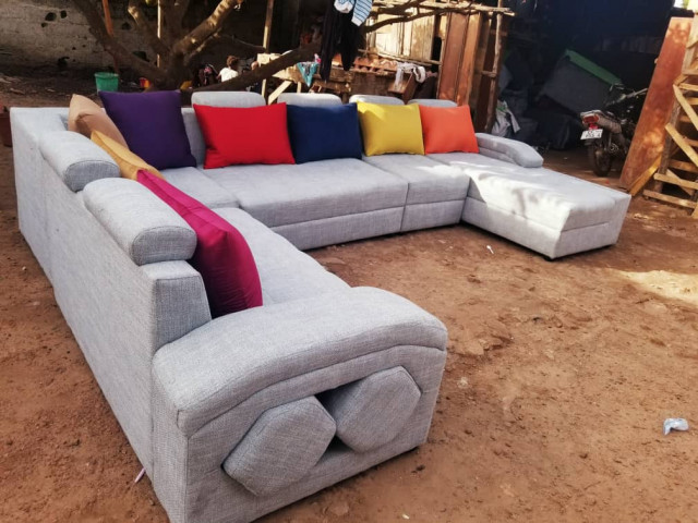 Différents Fauteuils, Lits - Fauteuils, Conakry