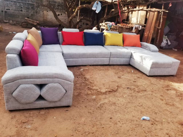 Différents Fauteuils, Lits - Fauteuils, Conakry