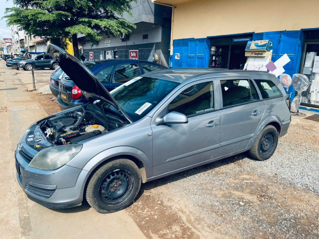 Opel Astra, Voitures, Conakry