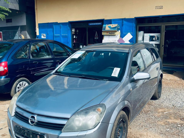 Opel Astra, Voitures, Conakry