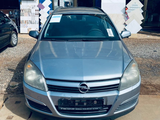 Opel Astra, Voitures, Conakry