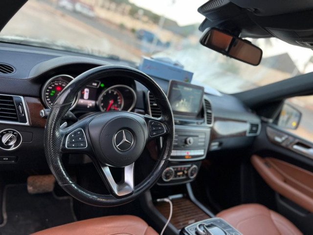Mercedes-Benz Classe GLS, Voitures, Conakry