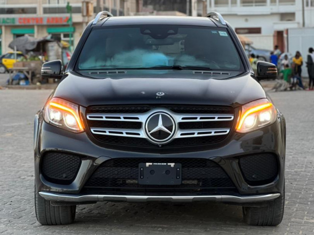 Mercedes-Benz Classe GLS, Voitures, Conakry