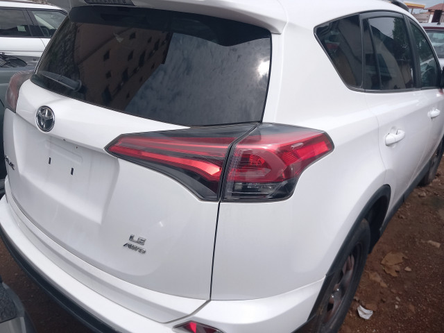 Toyota RAV4, Voitures, Conakry