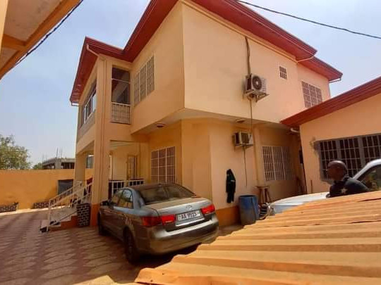Bâtiment à Entag Nord, Maisons, Conakry