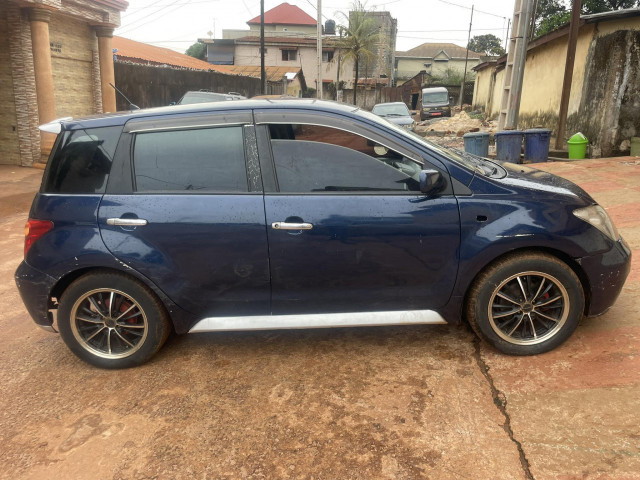Toyota ist, Voitures, Conakry