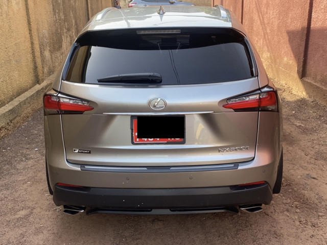Lexus NX, Voitures, Conakry