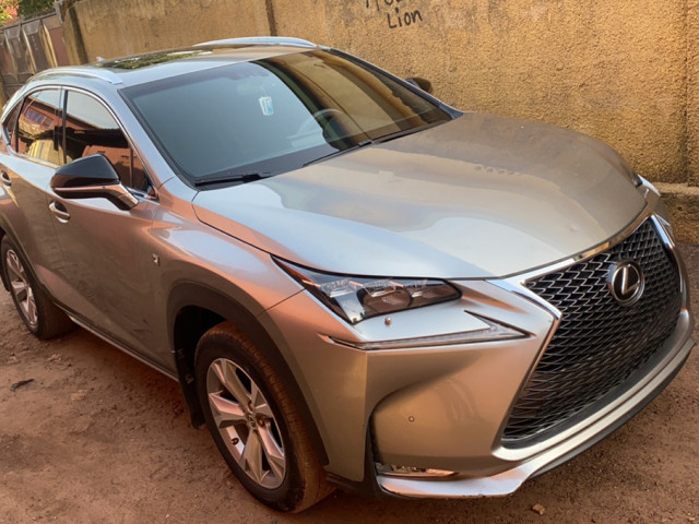 Lexus NX, Voitures, Conakry