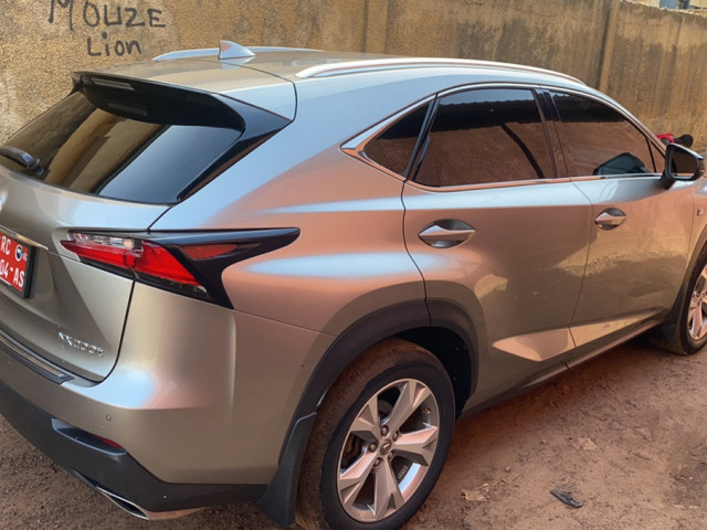 Lexus NX, Voitures, Conakry