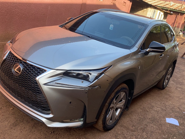 Lexus NX, Voitures, Conakry