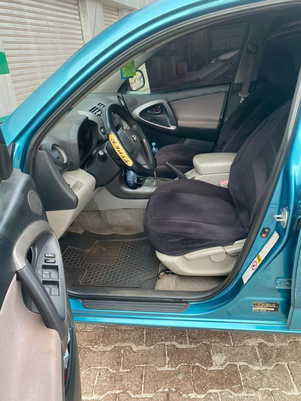 Toyota RAV4, Voitures, Conakry