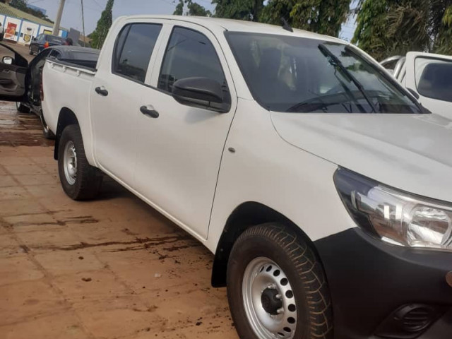 Toyota Hilux, Voitures, Conakry