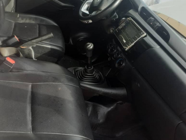 Toyota Hilux, Voitures, Conakry