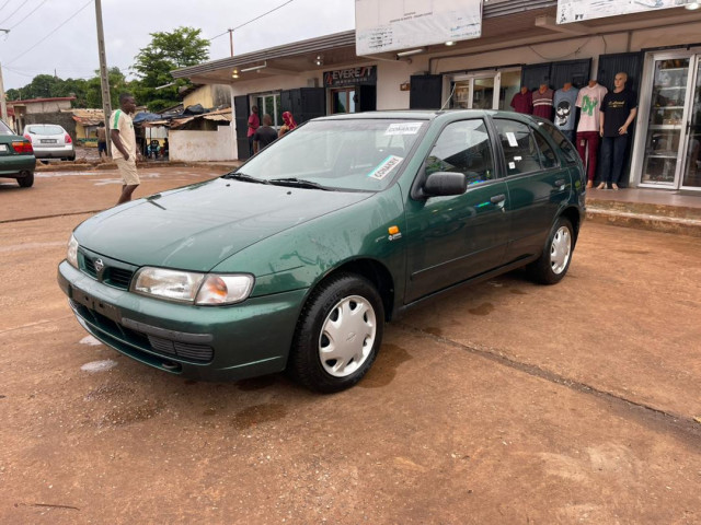 Nissan Almera, Voitures, Conakry