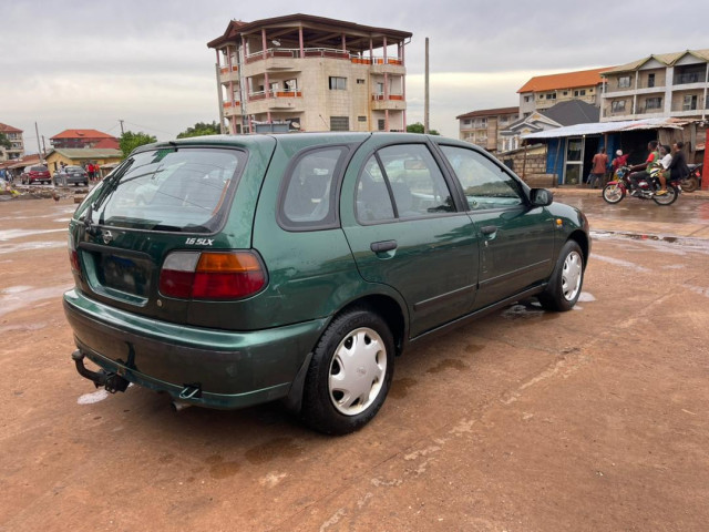 Nissan Almera, Voitures, Conakry