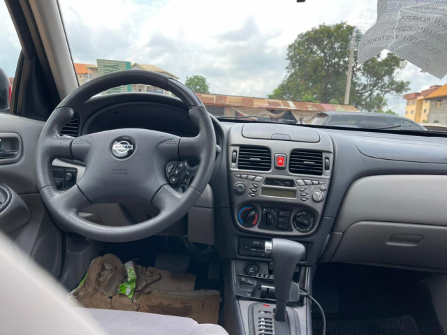 Nissan Almera, Voitures, Conakry