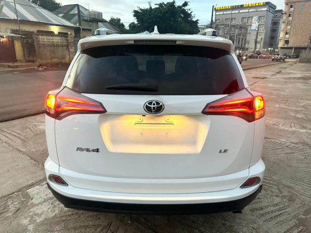 Toyota RAV4, Voitures, Conakry