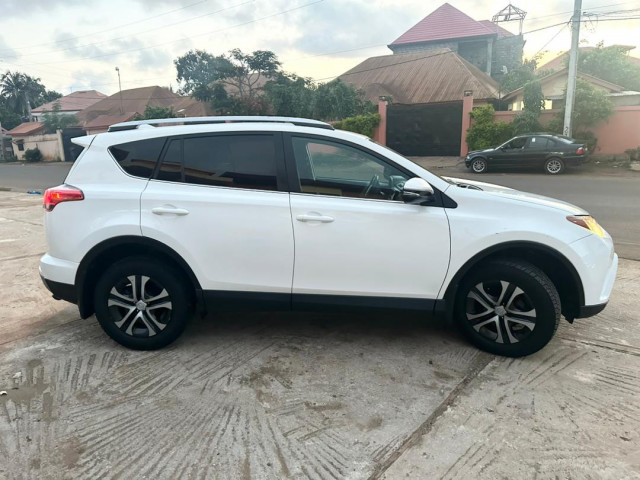 Toyota RAV4, Voitures, Conakry