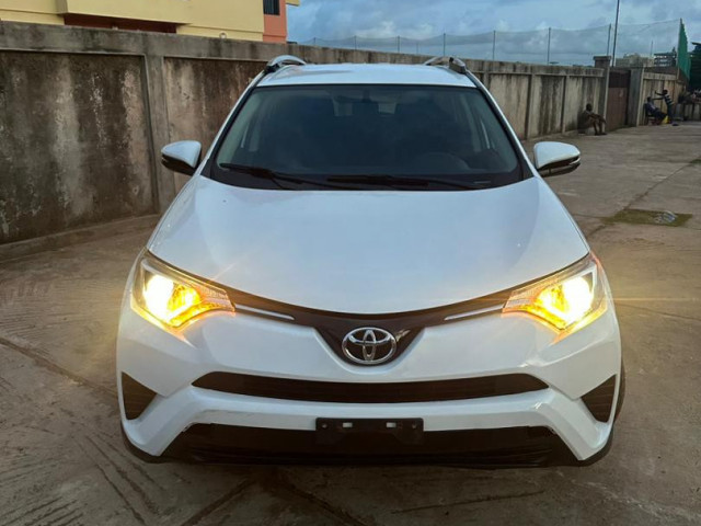 Toyota RAV4, Voitures, Conakry