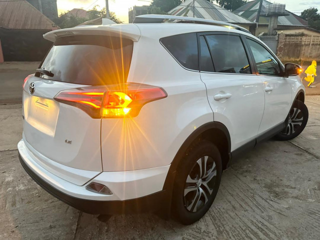 Toyota RAV4, Voitures, Conakry