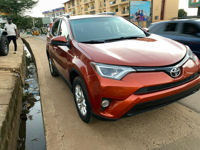 Toyota RAV4, Voitures, Conakry