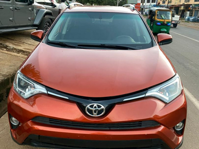 Toyota RAV4, Voitures, Conakry