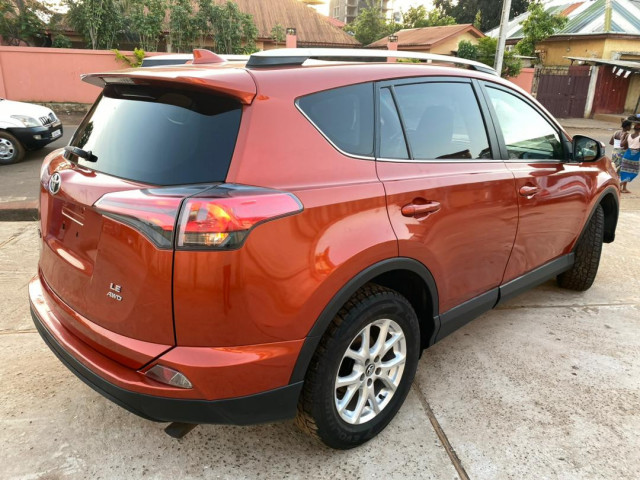 Toyota RAV4, Voitures, Conakry