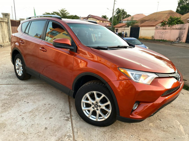 Toyota RAV4, Voitures, Conakry