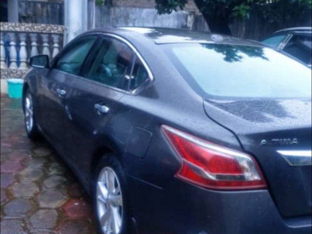 Nissan Altima, Voitures, Conakry