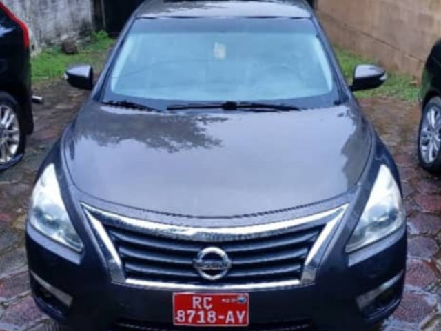 Nissan Altima, Voitures, Conakry