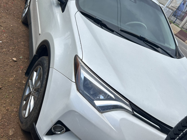 Toyota RAV4, Voitures, Conakry